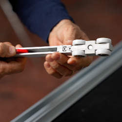 Ammortizzatore per guida porta scorrevole